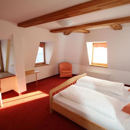 Gasthaus Weisskugel Hotel Malles Venosta Kültér fotó