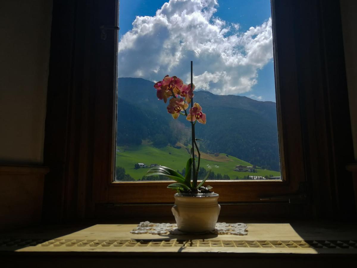 Gasthaus Weisskugel Hotel Malles Venosta Kültér fotó
