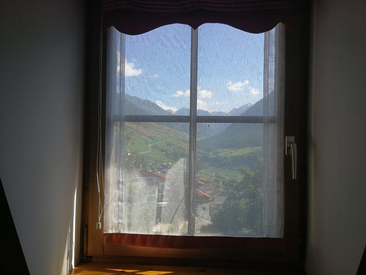 Gasthaus Weisskugel Hotel Malles Venosta Kültér fotó