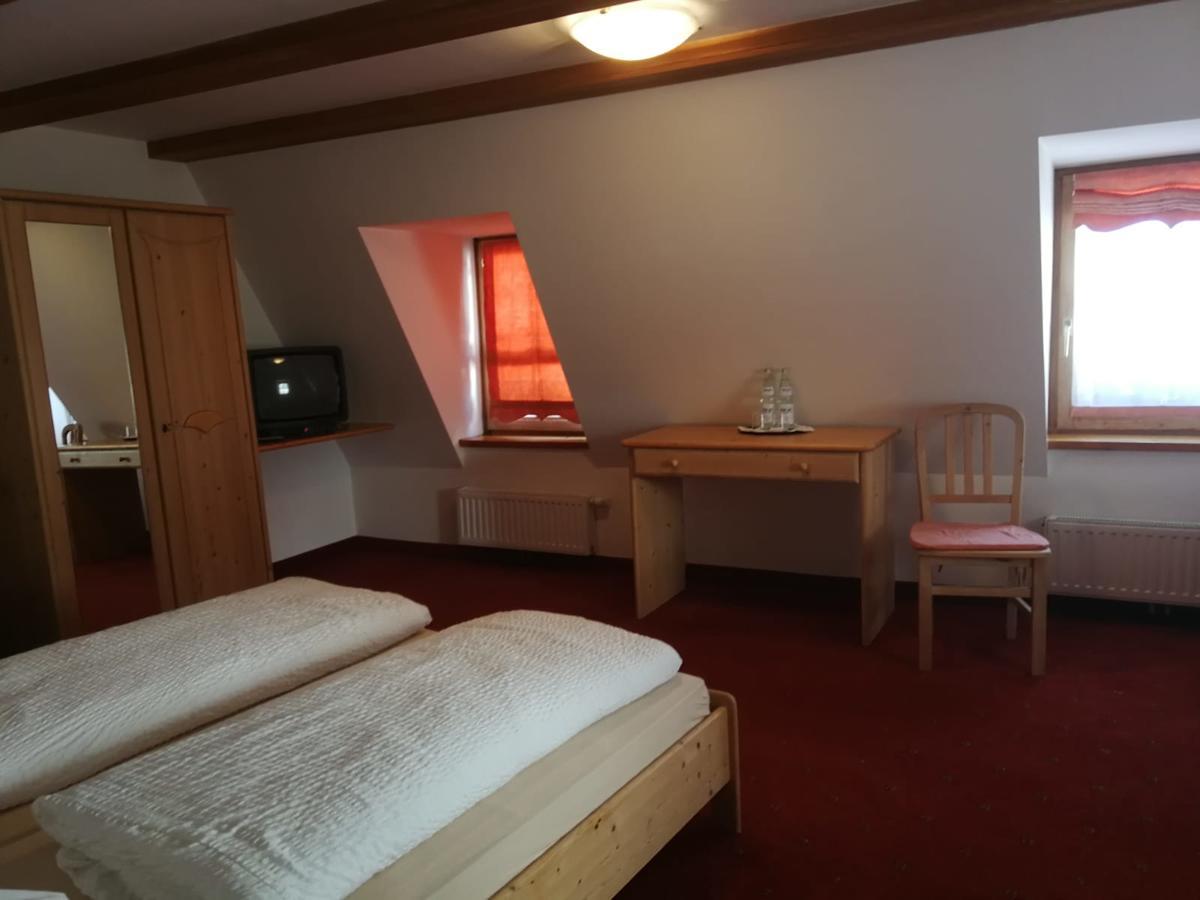 Gasthaus Weisskugel Hotel Malles Venosta Kültér fotó