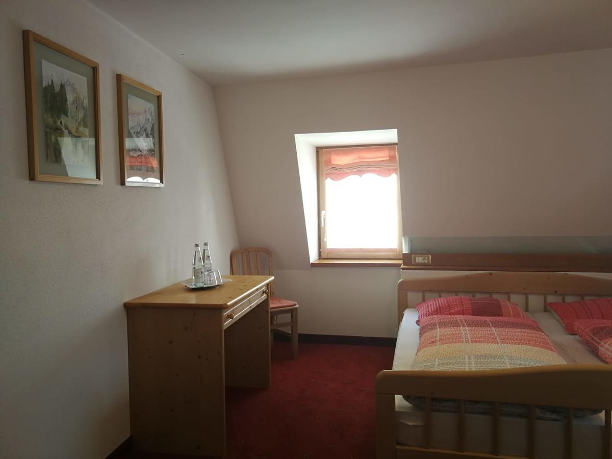 Gasthaus Weisskugel Hotel Malles Venosta Kültér fotó