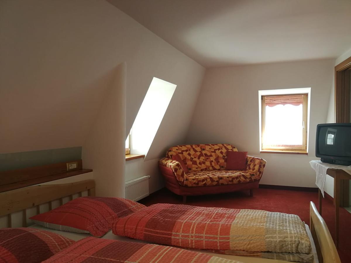 Gasthaus Weisskugel Hotel Malles Venosta Kültér fotó