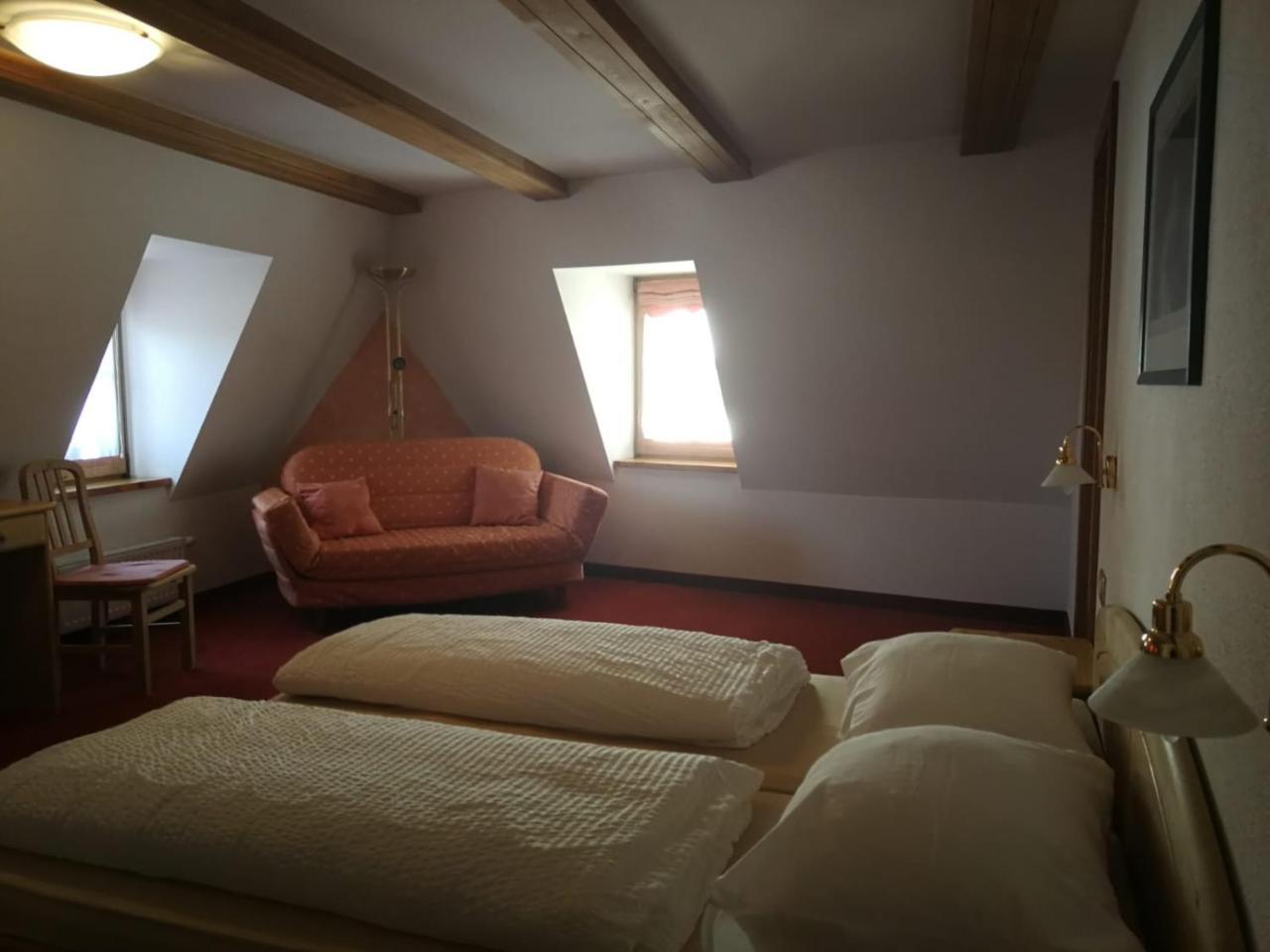 Gasthaus Weisskugel Hotel Malles Venosta Kültér fotó