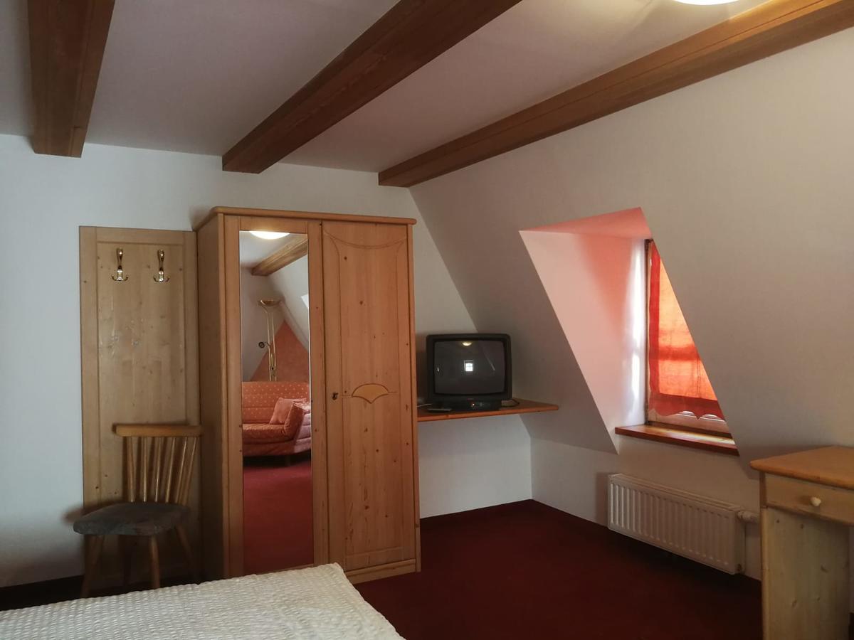 Gasthaus Weisskugel Hotel Malles Venosta Kültér fotó