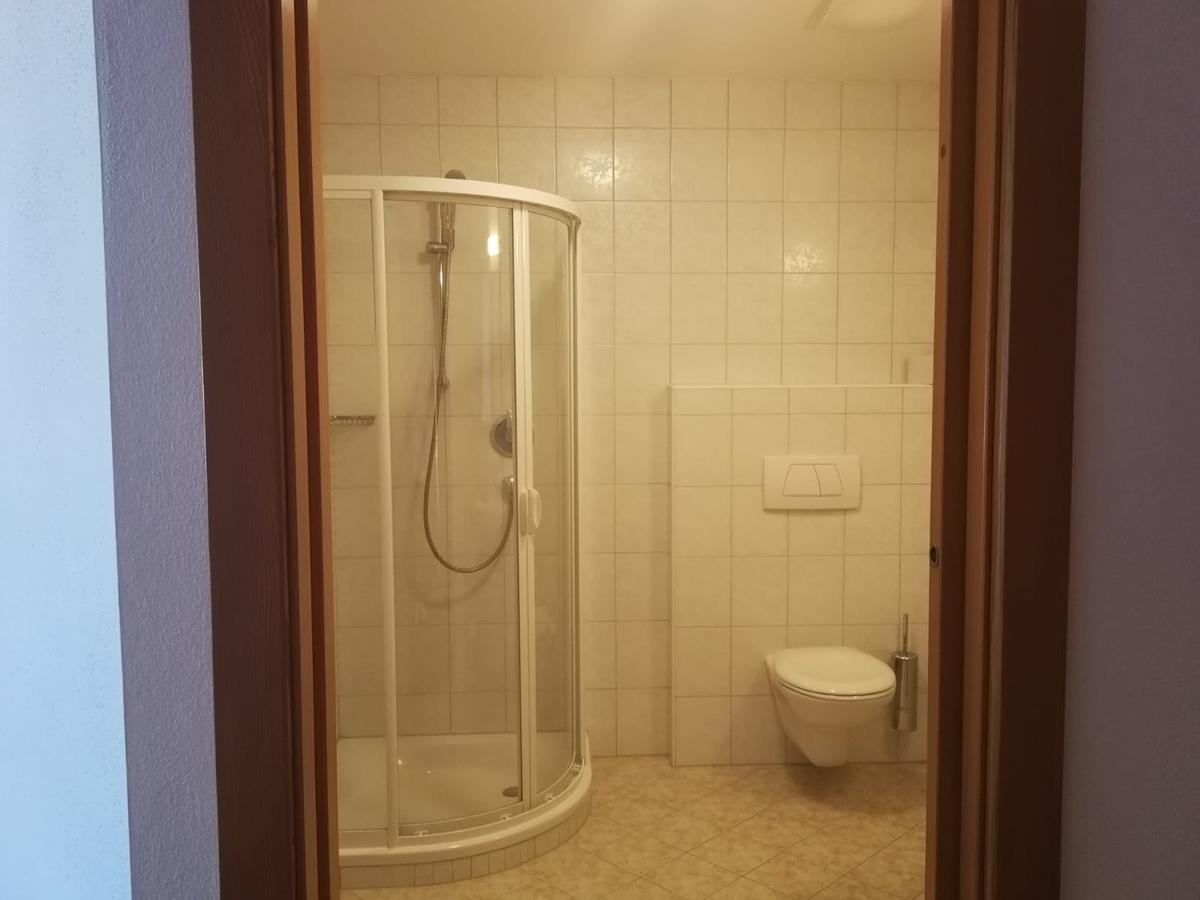 Gasthaus Weisskugel Hotel Malles Venosta Kültér fotó