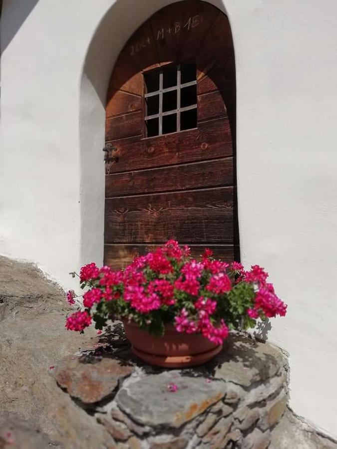 Gasthaus Weisskugel Hotel Malles Venosta Kültér fotó