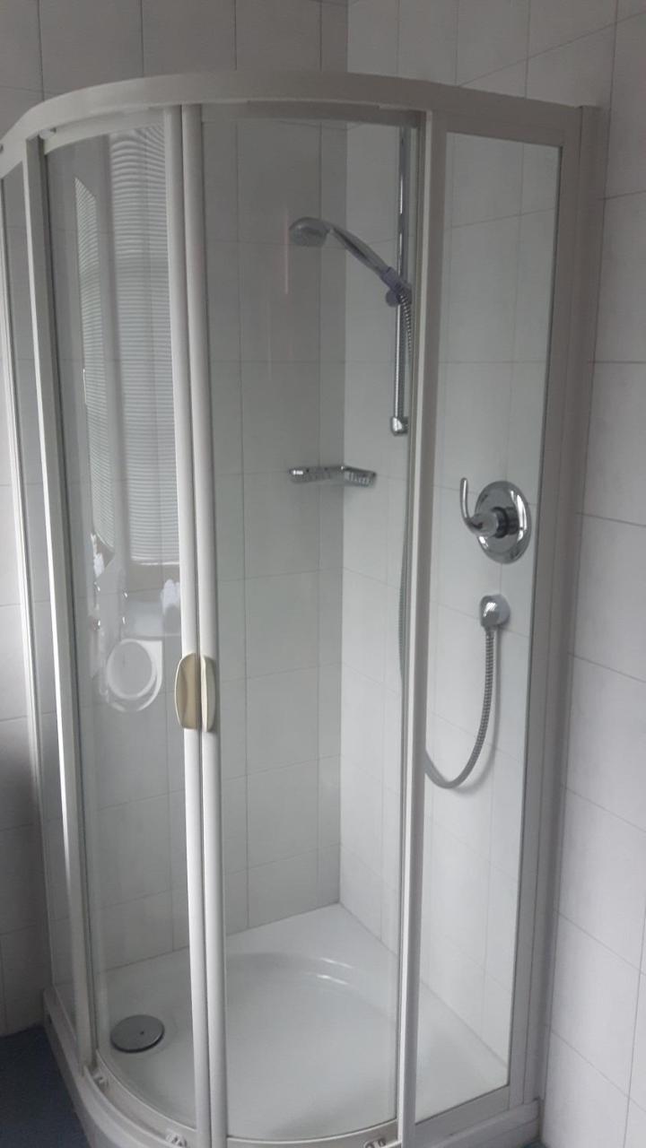 Gasthaus Weisskugel Hotel Malles Venosta Kültér fotó