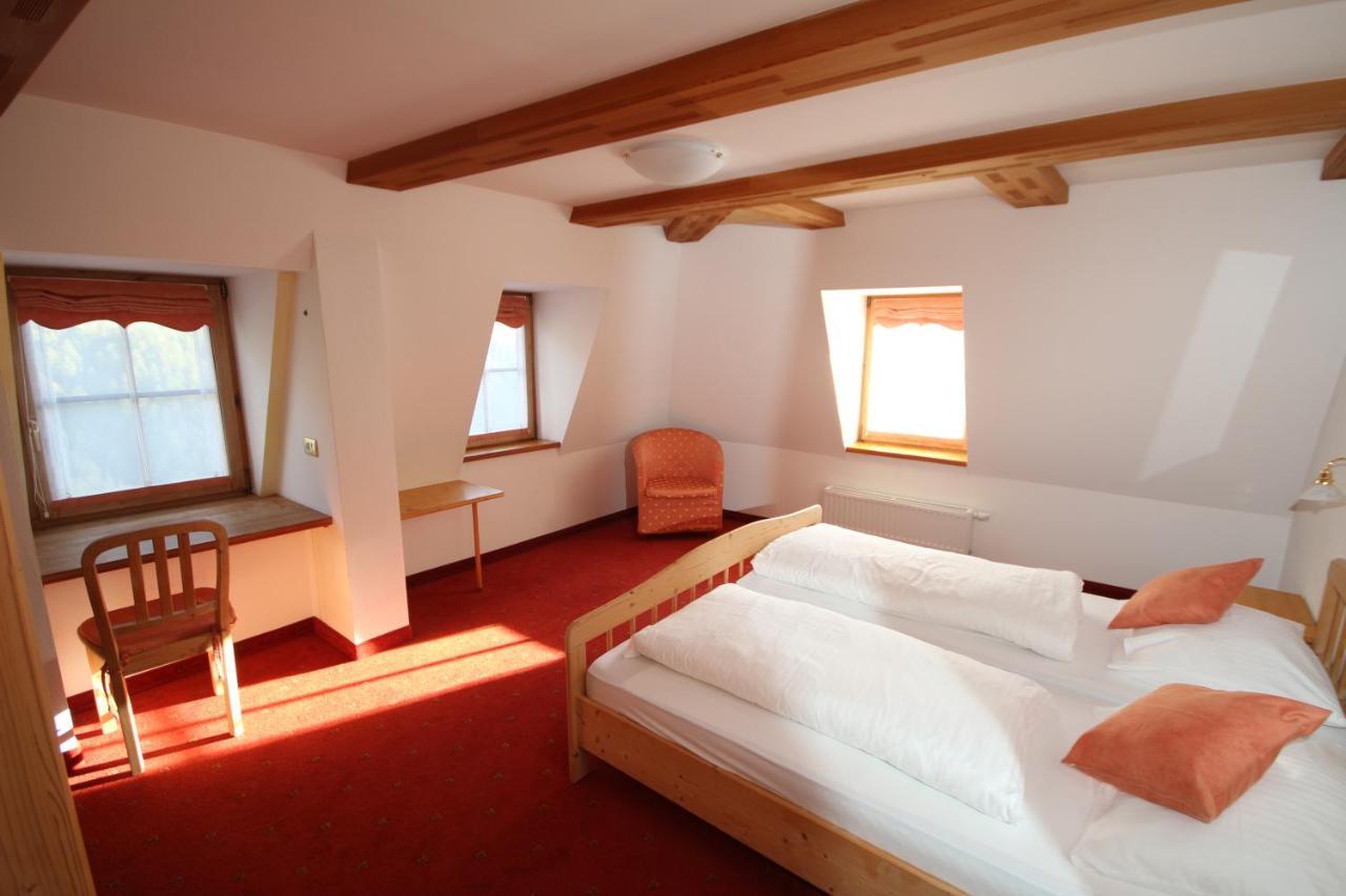 Gasthaus Weisskugel Hotel Malles Venosta Kültér fotó
